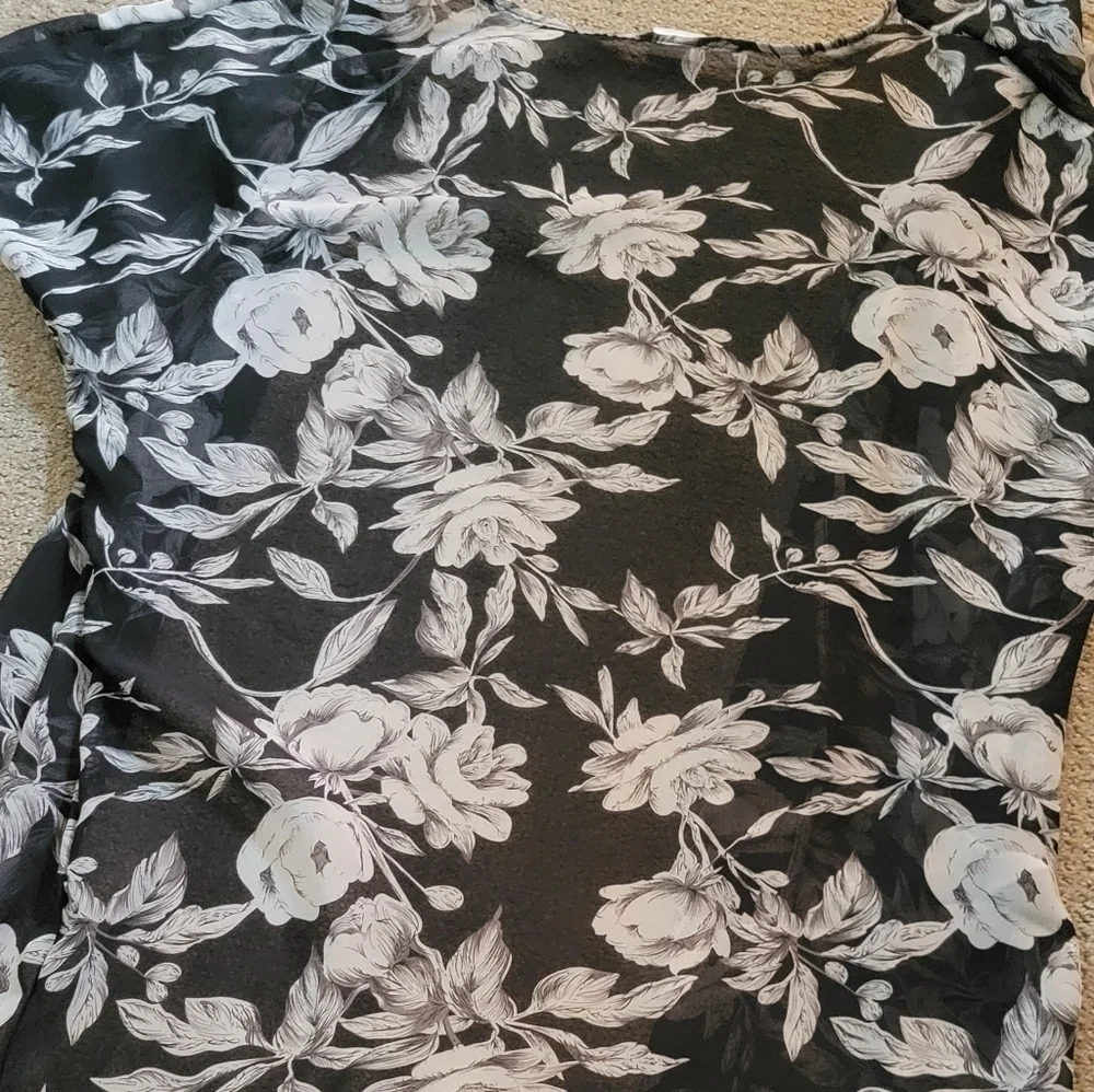 Lida Collection Floral Black and White Sheer Coverup Flowy Vest - Picture 10 of 10